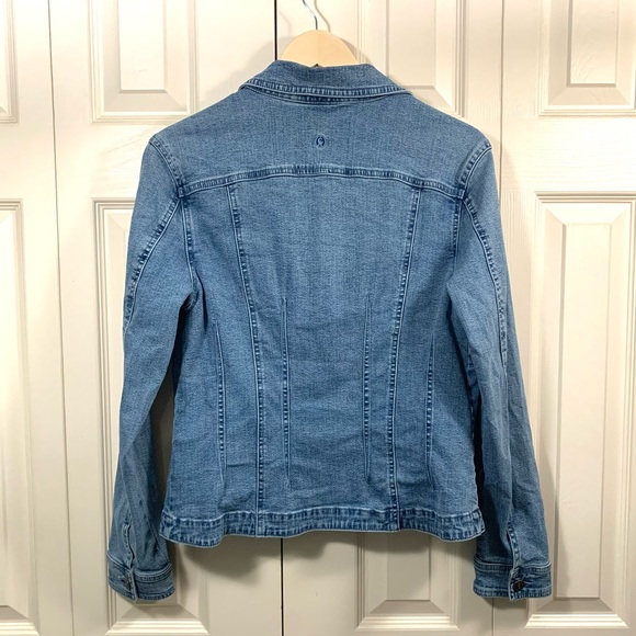 💙 Cute Jean Jacket!👌🏼 - Picture 3 of 4